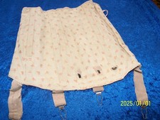 Ancien porte jarretelles  rose des années 1940. Réf n° 25