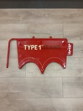 Enseigne Publicitaire Levis Type 1 Jeans Pub Vintage XXème Siècle Red Tab PLV 