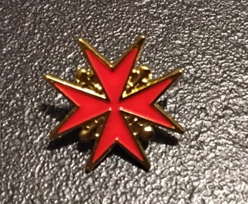 Pin croix malte rouge - pin’s, de