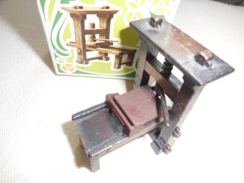 Ancien taille crayon metal - crayon,