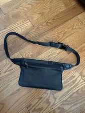 Beautiful Brand New Danier Blaclk Leather Waist Purse 