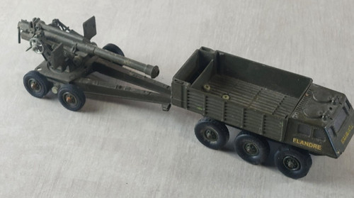 Ancien véhicule militaire