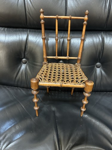 Jolie petite chaise - chaise, poupÉe