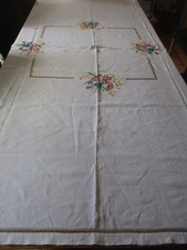 GRANDE ET BELLE NAPPE BRODEE