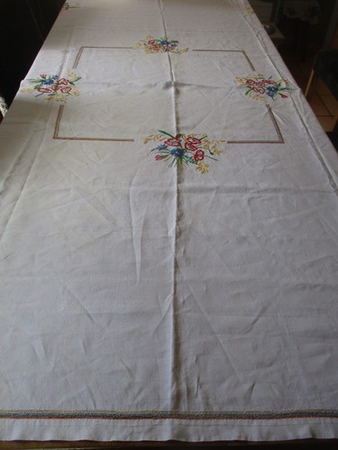 Grande belle nappe brodee - grande,