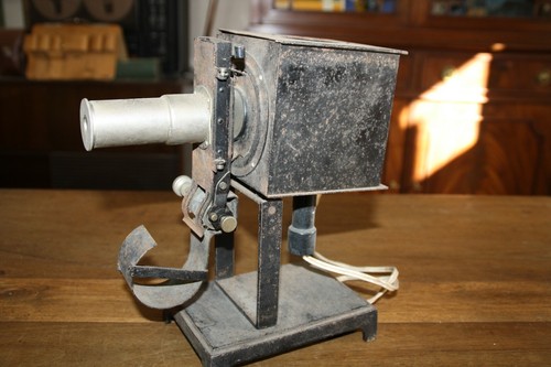Projecteur tres ancien film - ancien,