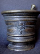 Ancien mortier en bronze pilon