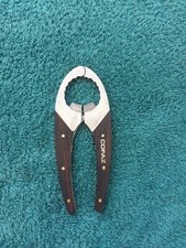 TRES RARE OUVRE BOUTEILLE