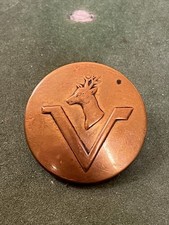 Veneer button hunting button