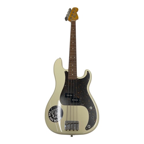 Guitare basse électrique