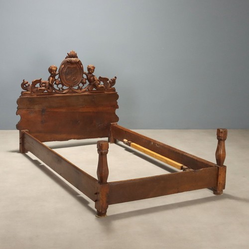 Lit simple ancien noyer avec - lit,