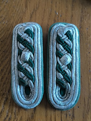 Insigne militaire epaulettes - insigne,