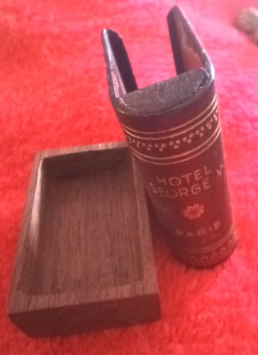 Ancienne petite boite hotel - ,