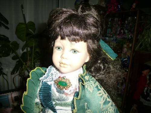 Grande poupee porcelaine - de,