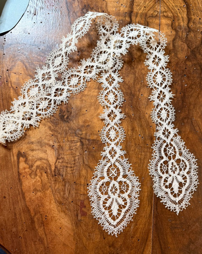 Dentelle ancienne barbes - ancienne,