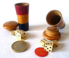 2 ANCIENS JEUX DE 421 GOBELETS