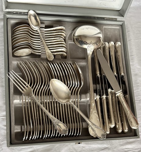 Menagere metal argente - en,