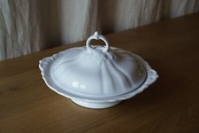 Légumier ancien en faience blanche de Maastricht P.Regout&Cie