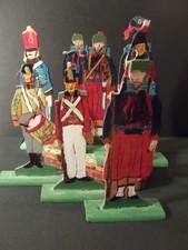 8 grands soldats anciens en