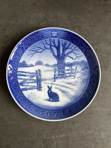 Assiette collection signée - de,