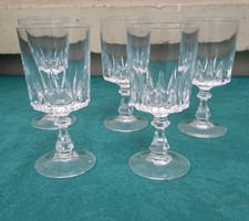 5 verres à vin à pieds en