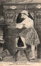 CPA Devant le Lit Clos. "Comme une Bretonne monte dans son lit..." - Ed. Sorel