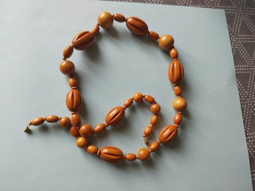 Collier avec perles bois - en,