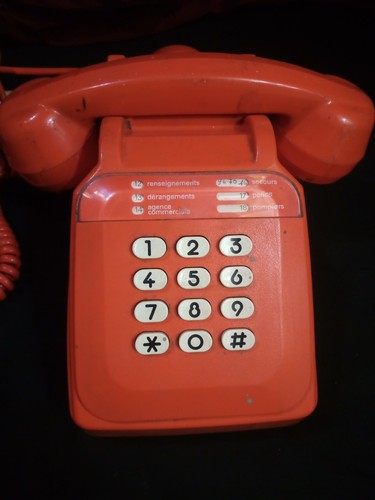 Ancien téléphone vintage - téléphone, à