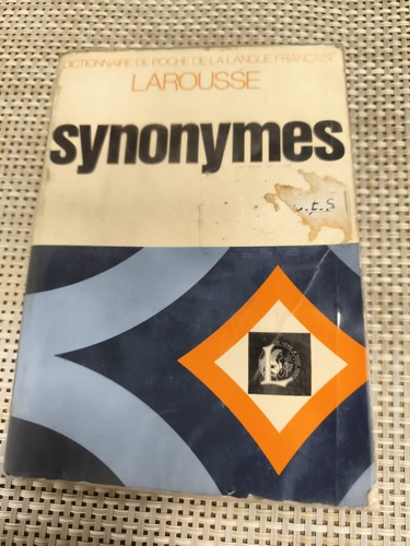 Dictionnaire larousse - dictionnaire,