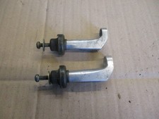 Pattes de fixation arrière de