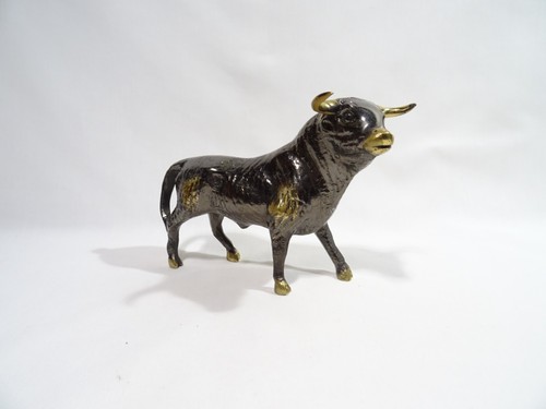 Taureau bronze statue - en,