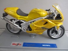 2000 MISTO 1/18 TRIUMPH 955i DAYTONA DORE MOTORCYCLE WITH EXHIBITION BASE