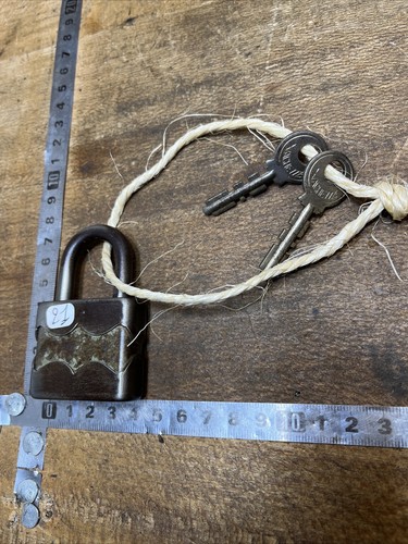 Ancien cadenas avec - ancien,