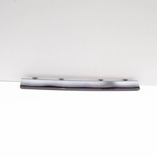 Moulure centrale de pare-chocs