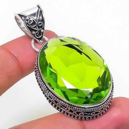 Pendentif bijou fait - , en