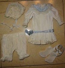 Bel ensemble ancien, début