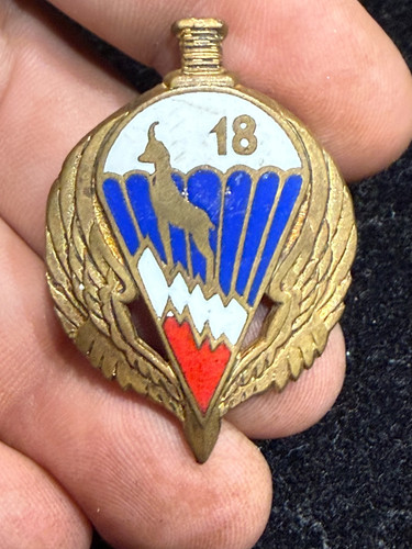 Insigne militaire pucelle - insigne,
