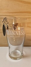 UN VERRE GUINNESS 25CL NEUF + UN PORTE CLE GUINNESS SIX NATIONS
