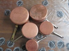 5 anciennes casseroles en