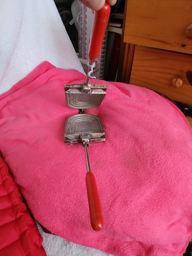 Ancien appareil croque - a,