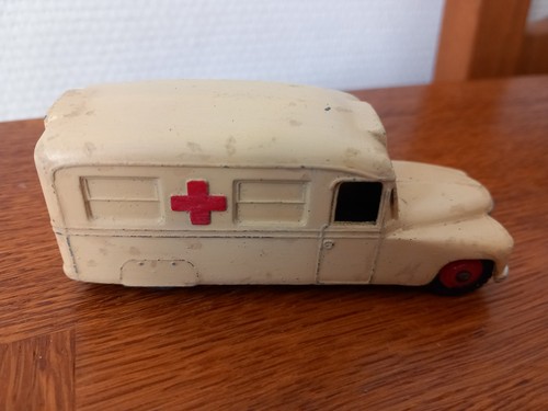 Dinky toys daimler ambulancier - toys,