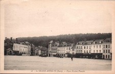 *73660 postcard 27 le Grand Andely - Place Nicolas Poussin