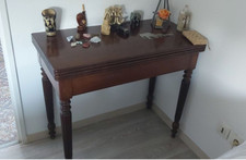 Table à jeux avec tapis vert