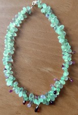 Collier de créateur en or 18k et pierres phrénites, grenat rubis et tourmalines