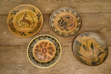 Ensemble de 4 assiettes décoratives murales en bois 1950- 1960's