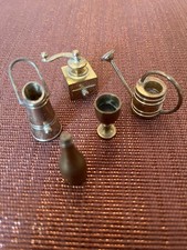 5 objets miniatures de vitrine en laiton
