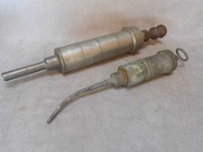 2 Anciens  Clysters Seringues vétérinaire en étain ..matériel ancien médical