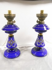 🇫🇷 PAIRE DE LAMPE PÉTROLE OPALINE BLEUE COBALT EMAILLEE BLANC OIL LAMP KOSMOS