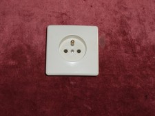 Prise 2 pôles + terre avec