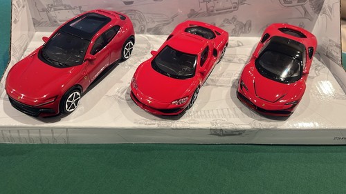 Burago ferrari purosangue - 1:43,